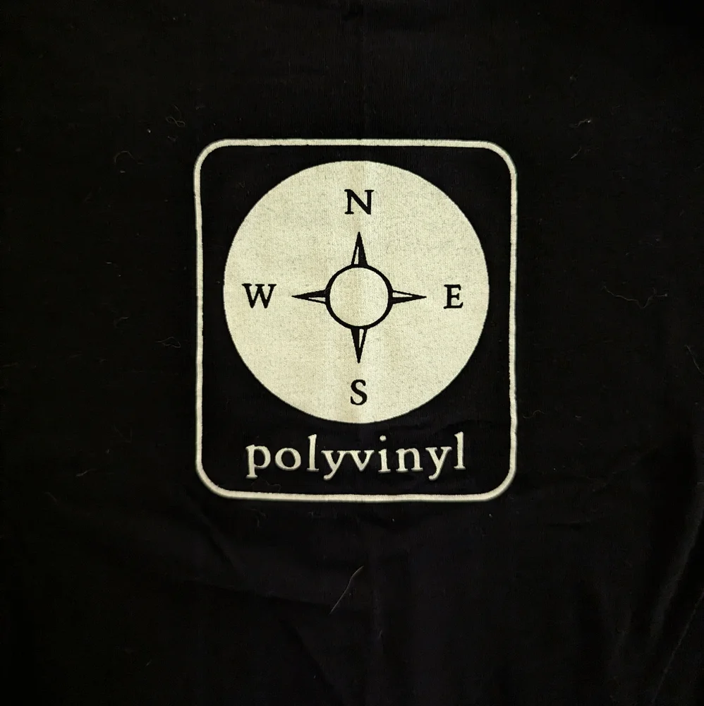 Polyvinyl t-shirt‎
